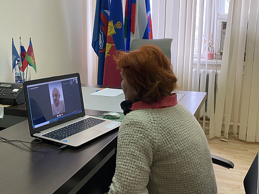 Алексей Езубов провел онлайн-прием для жителей Усть-Лабинского района